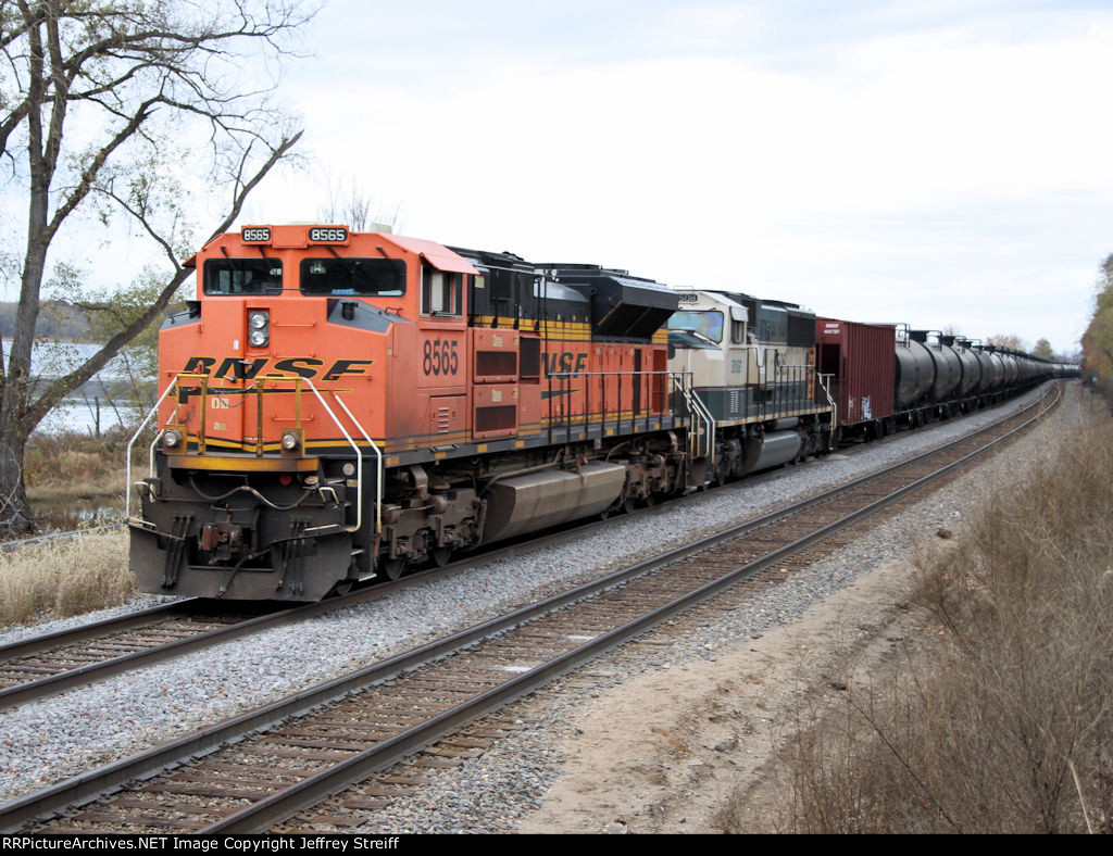 BNSF 8565